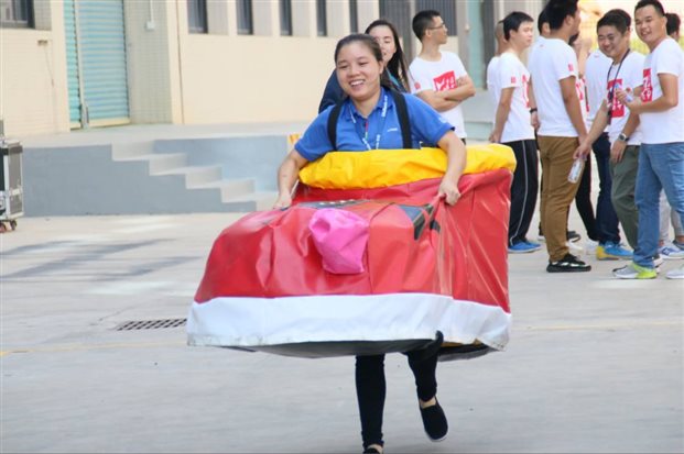 看我多了一只“快樂的大腳”，瞬間腳底生風！