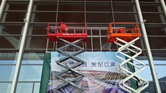 ▲不畏艱難，爭(zhēng)分奪秒趕工期